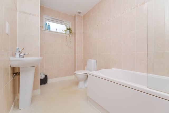  Image of 4 bedroom Terraced house for sale in Trafalgar Lane Edinburgh EH6 at Trafalgar Lane Bonnington Edinburgh, EH6 4DJ