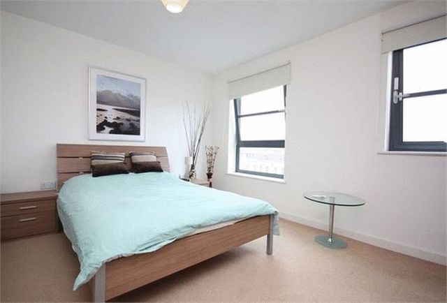  Image of 1 bedroom Flat to rent in Commercial Road London E14 at Commercial Road  London, E14 7JR