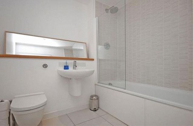  Image of 1 bedroom Flat to rent in Commercial Road London E14 at Commercial Road  London, E14 7JR
