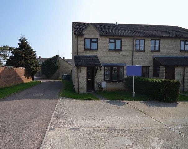  Image of 3 bedroom Terraced house for sale in Birchwood Carterton OX18 at Birchwood  Carterton, OX18 3JT