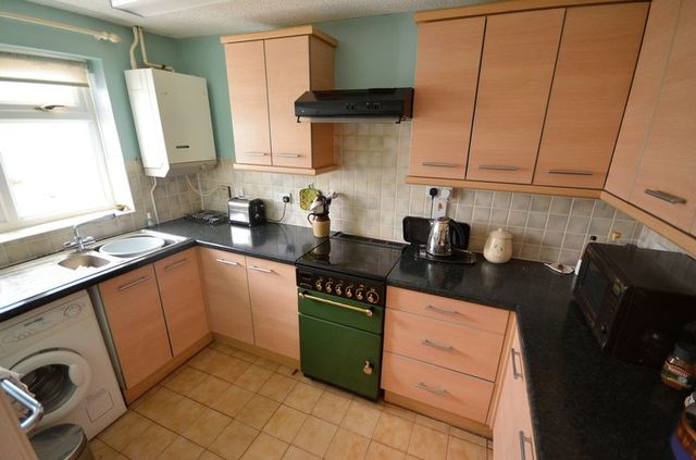  Image of 3 bedroom Terraced house for sale in Birchwood Carterton OX18 at Birchwood  Carterton, OX18 3JT
