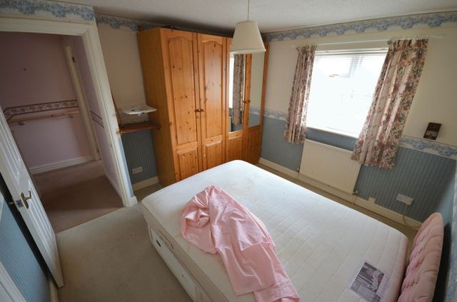  Image of 3 bedroom Terraced house for sale in Birchwood Carterton OX18 at Birchwood  Carterton, OX18 3JT