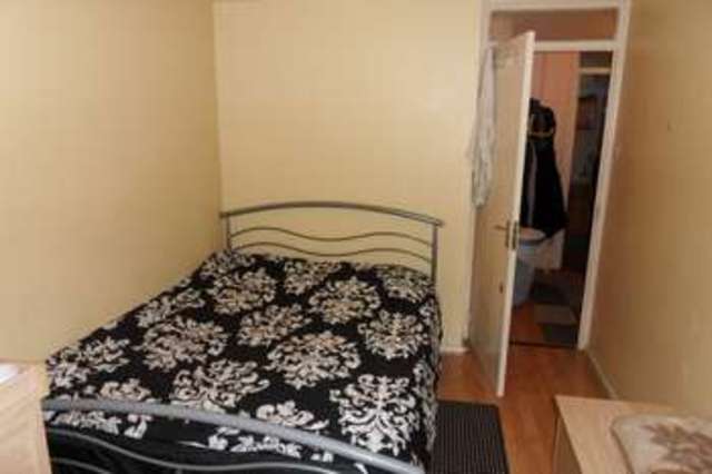  Image of 2 bedroom Flat for sale in Acacia Road London N22 at London, N22 5SB