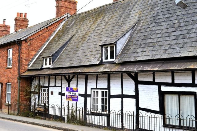  Image of 2 bedroom Property for sale in Main Street Akeley Buckingham MK18 at Main Street Akeley Buckingham, MK18 5HR