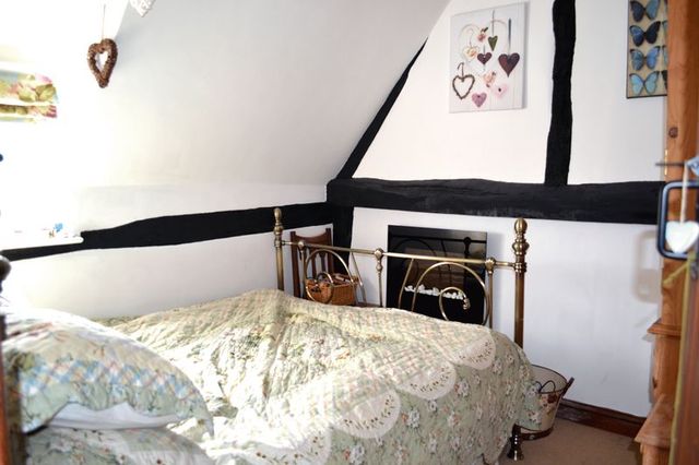  Image of 2 bedroom Property for sale in Main Street Akeley Buckingham MK18 at Main Street Akeley Buckingham, MK18 5HR