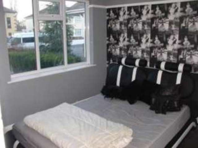  Image of 2 bedroom Bungalow for sale in Aldersley Avenue Tettenhall Wolverhampton WV6 at Wolverhampton West Midlands Tettenhall, WV6 9HY