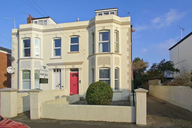  Image of 1 bedroom Flat for sale in Aldwick Road Aldwick Bognor Regis PO21 at Aldwick Road  Bognor Regis, PO21 2PA