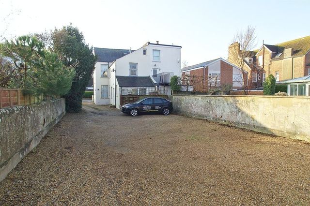  Image of 1 bedroom Flat for sale in Aldwick Road Aldwick Bognor Regis PO21 at Aldwick Road  Bognor Regis, PO21 2PA