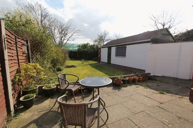  Image of 4 bedroom Semi-Detached house for sale in Allderidge Avenue Hull HU5 at Allderidge Avenue Chanterlands Avenue North Hull, HU5 4EQ