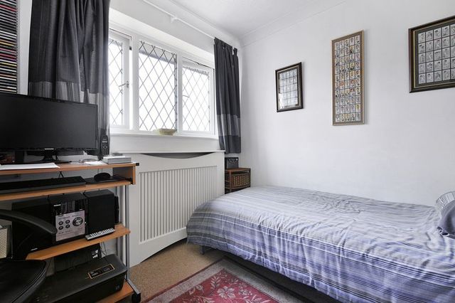  Image of 3 bedroom Detached house for sale in Apsley Way Goring-by-Sea Worthing BN13 at Apsley Way  Worthing, BN13 3RE