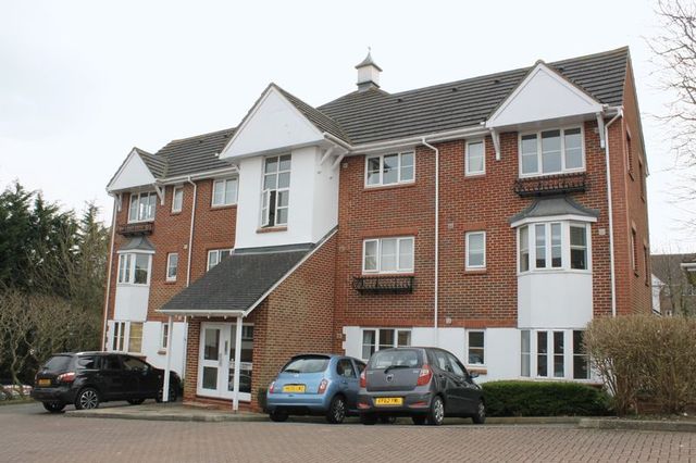  Image of 1 bedroom Flat for sale in Autumn Drive Belmont Sutton SM2 at Autumn Drive  Sutton, SM2 5BD