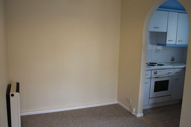  Image of 1 bedroom Flat for sale in Autumn Drive Belmont Sutton SM2 at Autumn Drive  Sutton, SM2 5BD