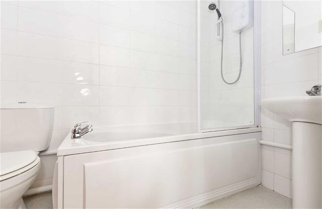  Image of 2 bedroom Property to rent in Wilbury Avenue Hove BN3 at Aynsley Court Hove Hove, BN3 6FX