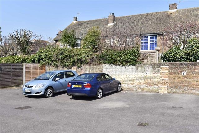  Image of 2 bedroom Property to rent in Wilbury Avenue Hove BN3 at Aynsley Court Hove Hove, BN3 6FX