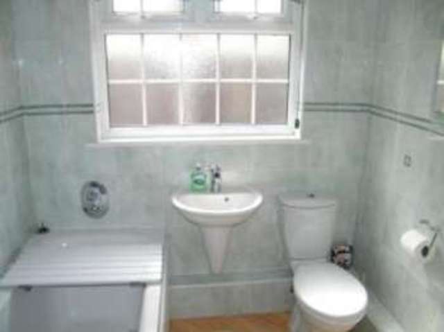  Image of 2 bedroom Bungalow for sale in Heather Drive Hadleigh Benfleet SS7 at Benfleet Essex Hadleigh, SS7 2EL