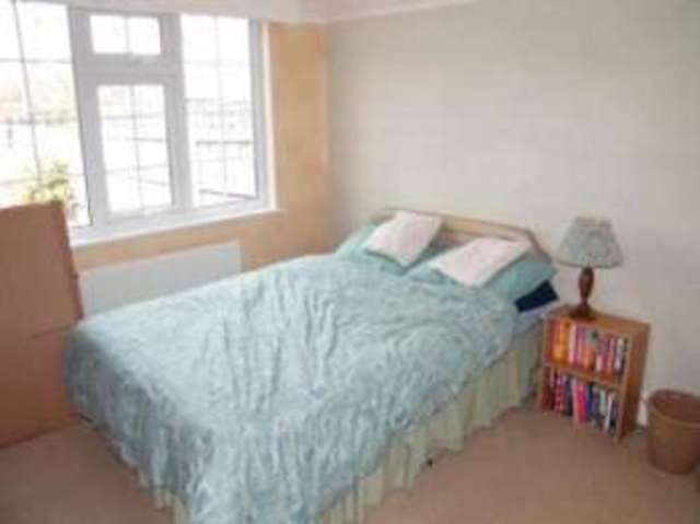  Image of 2 bedroom Bungalow for sale in Heather Drive Hadleigh Benfleet SS7 at Benfleet Essex Hadleigh, SS7 2EL