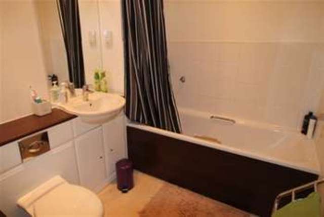  Image of 2 bedroom Flat to rent in Berber Parade London SE18 at London, SE18 4GD