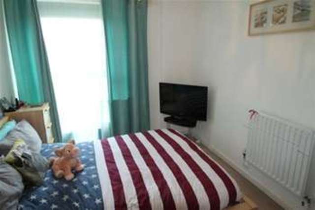  Image of 2 bedroom Flat to rent in Berber Parade London SE18 at London, SE18 4GD