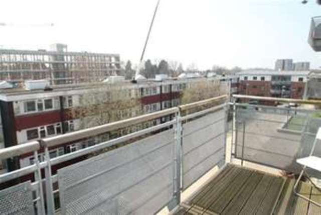  Image of 2 bedroom Flat to rent in Berber Parade London SE18 at London, SE18 4GD