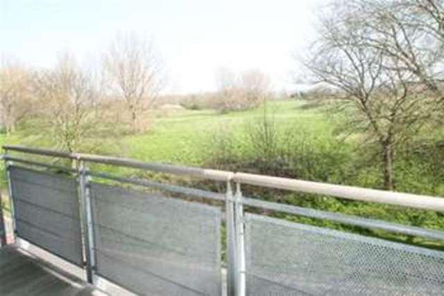  Image of 2 bedroom Flat to rent in Berber Parade London SE18 at London, SE18 4GD