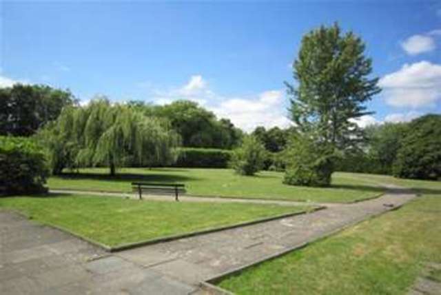  Image of 2 bedroom Flat to rent in Berber Parade London SE18 at London, SE18 4GD