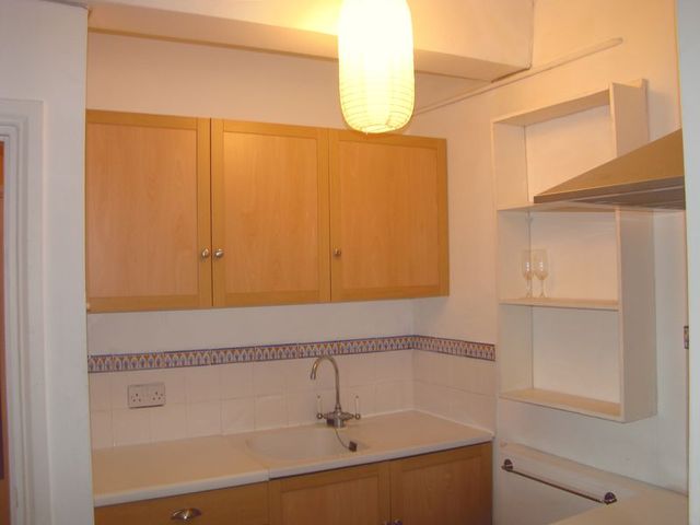  Image of 1 bedroom Flat to rent in Bethnal Green Road London E2 at Bethnal Green Road  London, E2 9QY