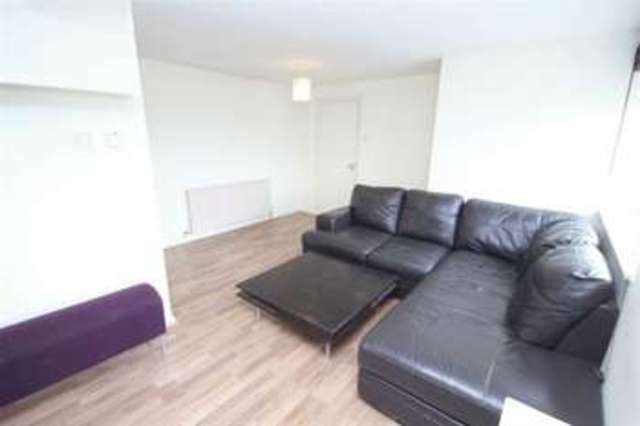  Image of 2 bedroom Flat to rent in Bethnal Green Road London E2 at London, E2 9QY