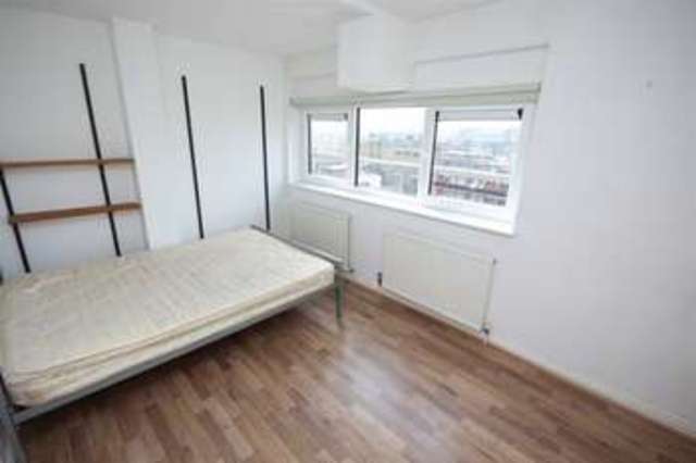  Image of 2 bedroom Flat to rent in Bethnal Green Road London E2 at London, E2 9QY