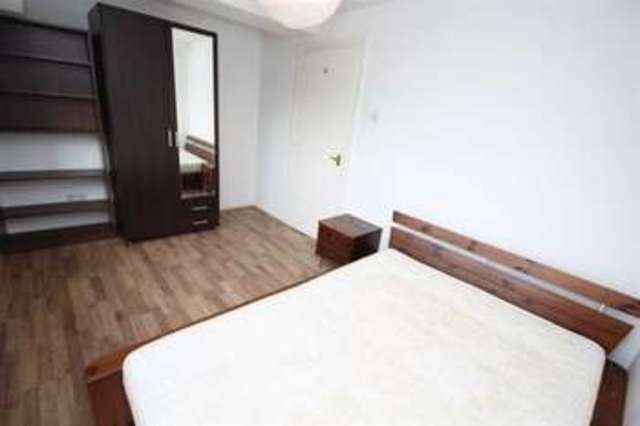  Image of 2 bedroom Flat to rent in Bethnal Green Road London E2 at London, E2 9QY
