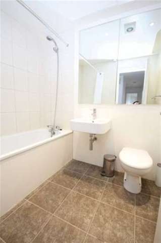  Image of 2 bedroom Flat to rent in Bethnal Green Road London E2 at London, E2 9QY