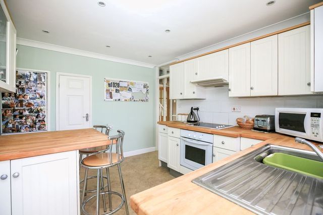  Image of 3 bedroom Semi-Detached house for sale in Boundary Road Leigh-on-Sea SS9 at Boundary Road  Leigh-On-Sea, SS9 5BP