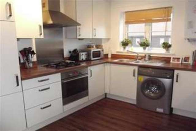  Image of 2 bedroom Flat to rent in Weatherill Close Guildford GU1 at Guildford, GU1 2SP