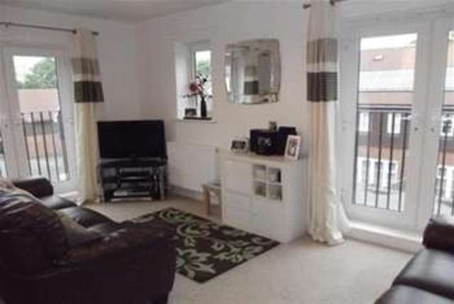  Image of 2 bedroom Flat to rent in Weatherill Close Guildford GU1 at Guildford, GU1 2SP