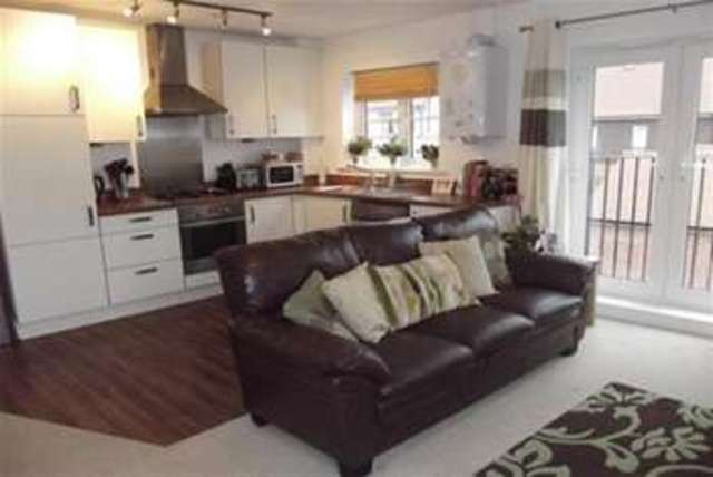 Image of 2 bedroom Flat to rent in Weatherill Close Guildford GU1 at Guildford, GU1 2SP