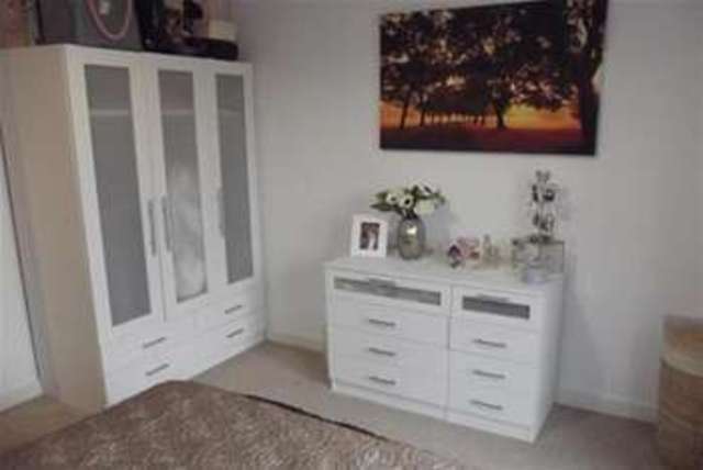  Image of 2 bedroom Flat to rent in Weatherill Close Guildford GU1 at Guildford, GU1 2SP