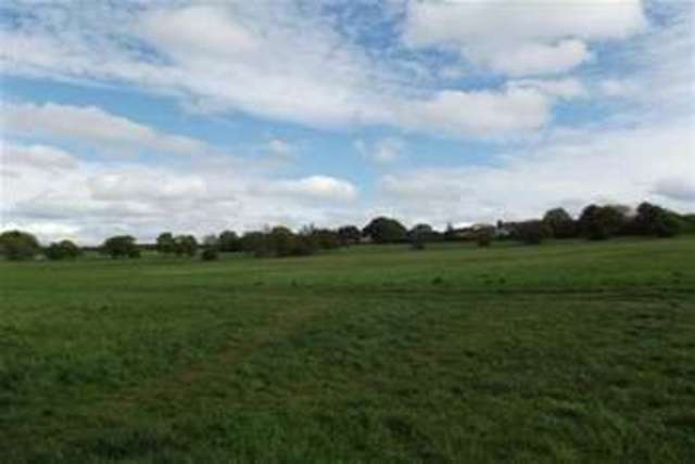  Image of 2 bedroom Flat to rent in Weatherill Close Guildford GU1 at Guildford, GU1 2SP
