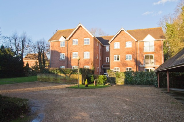  Image of 2 bedroom Apartment to rent in Bridge Street Wickham Fareham PO17 at Wickham Fareham Hampshire, PO17 5PX