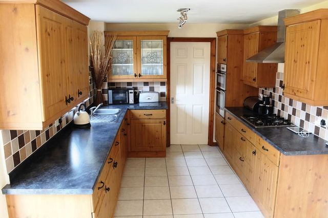  Image of 3 bedroom Detached house for sale in Broadmeadows Lane Waterlooville PO7 at Broadmeadows Lane  Waterlooville, PO7 8QL