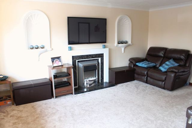  Image of 3 bedroom Detached house for sale in Broadmeadows Lane Waterlooville PO7 at Broadmeadows Lane  Waterlooville, PO7 8QL