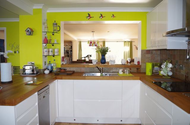  Image of 3 bedroom Detached house for sale in Brue Crescent Burnham-on-Sea TA8 at Brue Crescent  Burnham-On-Sea, TA8 1LR