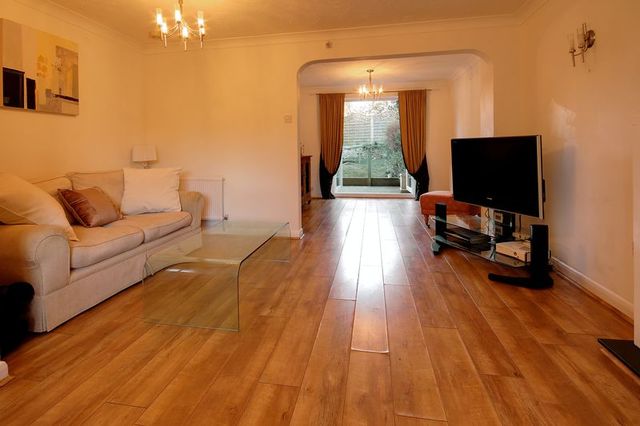  Image of 4 bedroom Detached house for sale in Caernarvon Drive Rhiwderin Newport NP10 at Caernarvon Drive Rhiwderin Newport, NP10 8QT