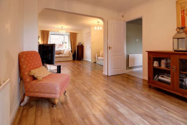  Image of 4 bedroom Detached house for sale in Caernarvon Drive Rhiwderin Newport NP10 at Caernarvon Drive Rhiwderin Newport, NP10 8QT