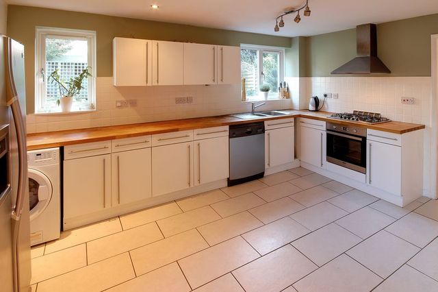  Image of 4 bedroom Detached house for sale in Caernarvon Drive Rhiwderin Newport NP10 at Caernarvon Drive Rhiwderin Newport, NP10 8QT