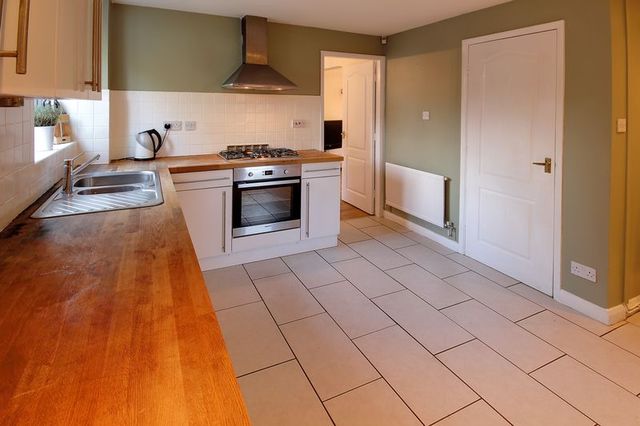  Image of 4 bedroom Detached house for sale in Caernarvon Drive Rhiwderin Newport NP10 at Caernarvon Drive Rhiwderin Newport, NP10 8QT