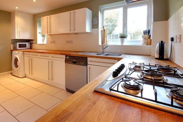 Image of 4 bedroom Detached house for sale in Caernarvon Drive Rhiwderin Newport NP10 at Caernarvon Drive Rhiwderin Newport, NP10 8QT