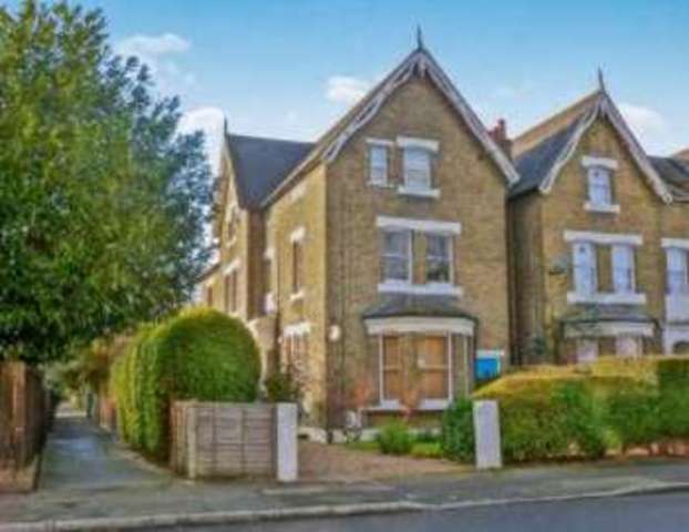  Image of 2 bedroom Flat for sale in Cambridge Drive London SE12 at London  Lee, SE12 8AG