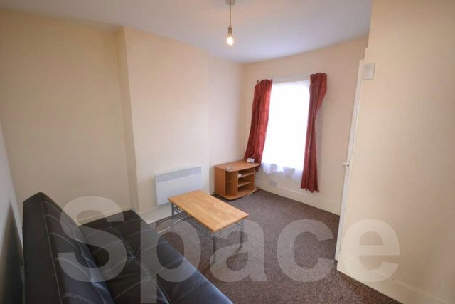  Image of 1 bedroom Flat to rent in Cambridge Street Reading RG1 at Cambridge Street  Reading, RG1 7PA
