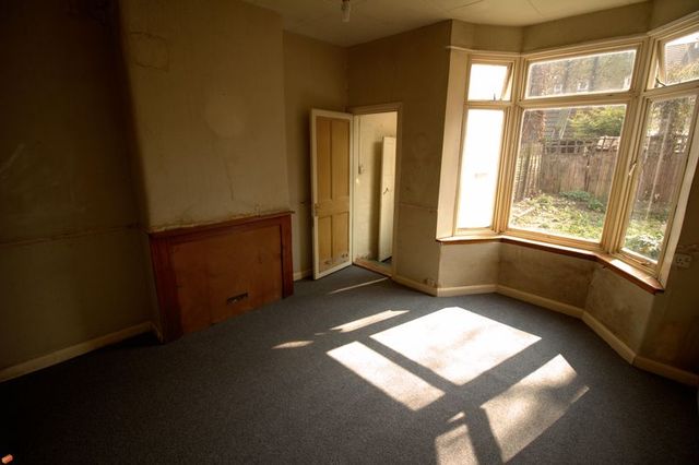  Image of 5 bedroom Terraced house for sale in Caulfield Road London E6 at Caulfield Road  London, E6 2EN