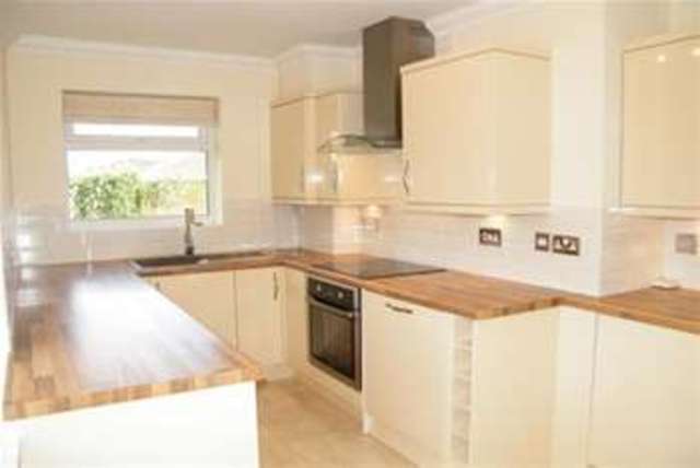  Image of 2 bedroom Maisonette to rent in Evesham Close Reigate RH2 at Reigate, RH2 9DN