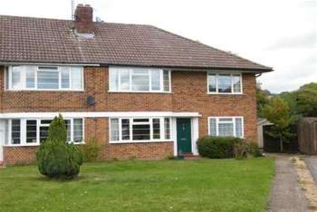  Image of 2 bedroom Maisonette to rent in Evesham Close Reigate RH2 at Reigate, RH2 9DN